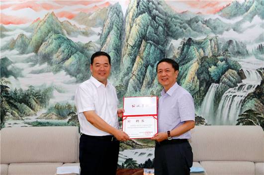 说明: //news.18cnporn.com/__local/6/FD/7D/962EB16AAB5BCA002FCFE460B9A_16FDAD9E_28568.jpg