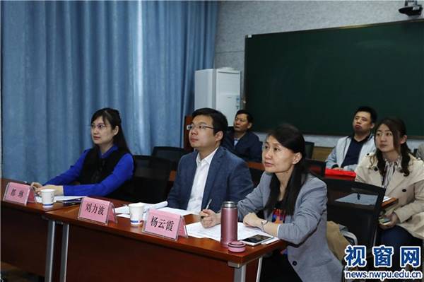 说明: //news.18cnporn.com/__local/D/F6/12/9DCD7F02F2624DD3D11332A5E82_72575FA5_D3AF.jpg